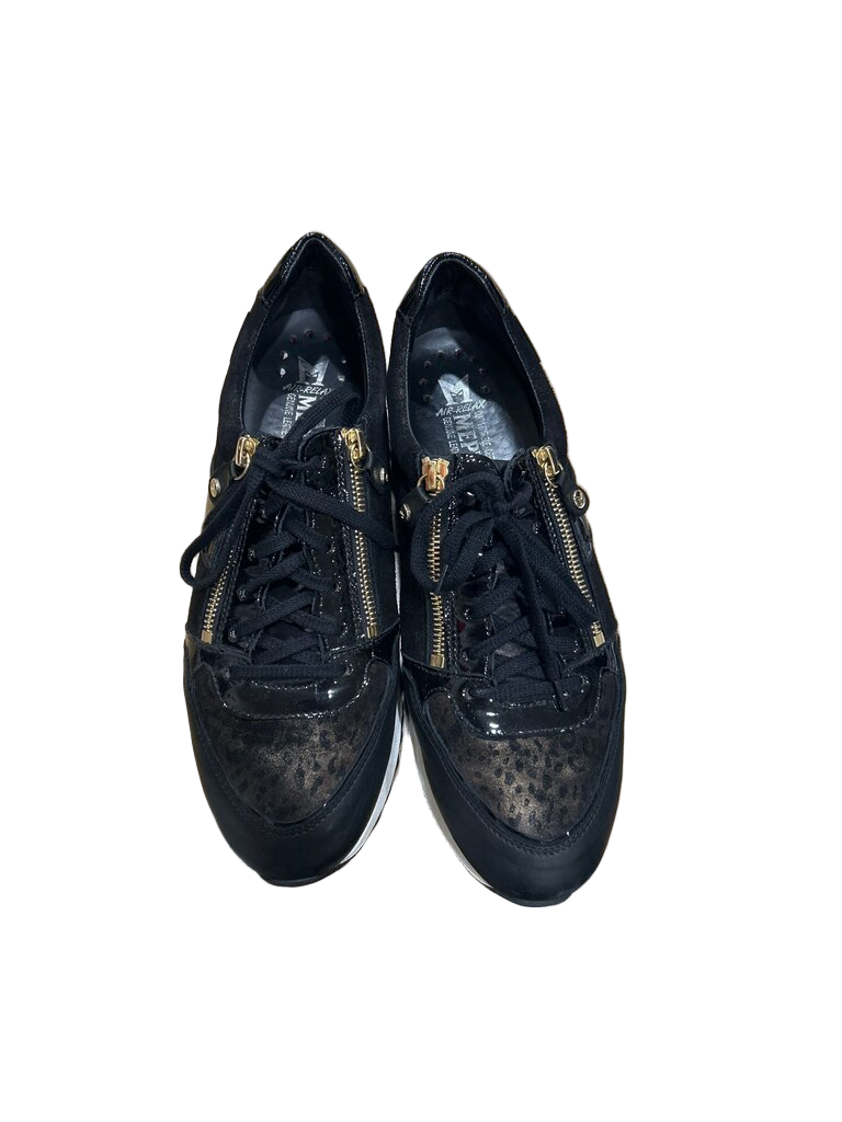 Black Sneakers with Zip Detail-SNEAKER-Gazelle Fashion and Style